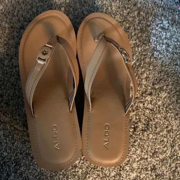 Wedge Sandals Tan/Beige size 9 New - Picture 1 of 2